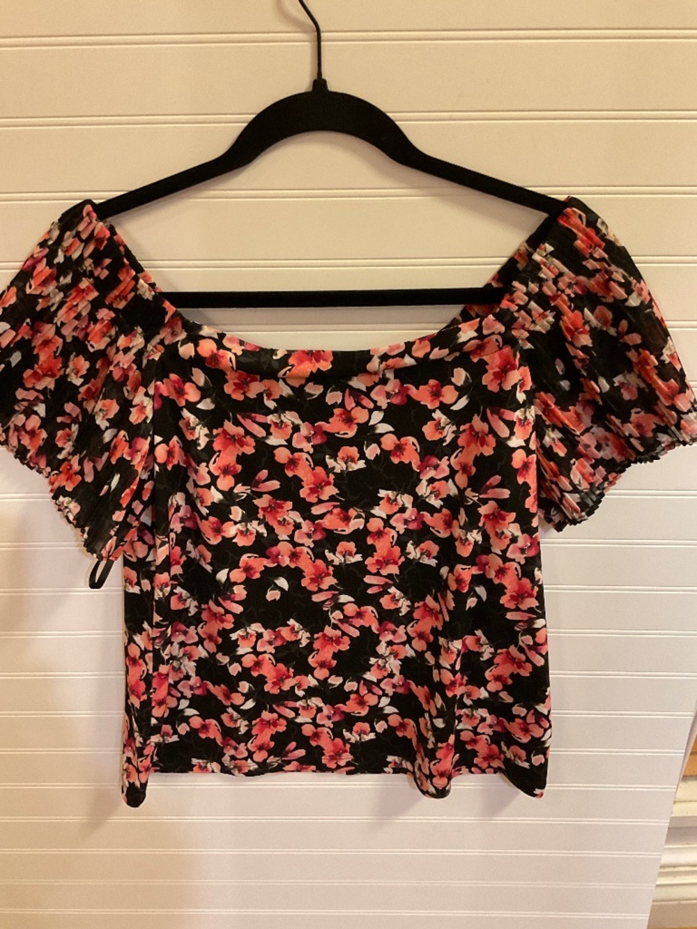 White House Black Market Black Coral Floral Smocked Sleeve Top Size: S Pre Owned
